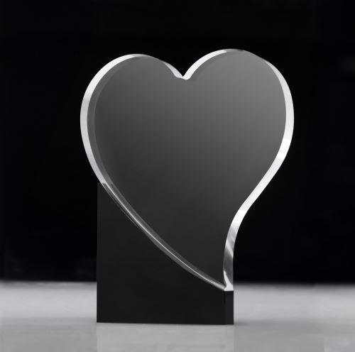 AC001 - Trofej akryl srdce H-19,5x16 cm, hr.2 cm